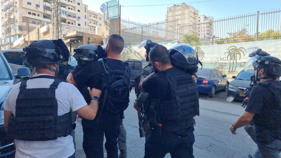 فيديو : الشرطة تنقذ اطفال بمخيم شعفاط بعد اختفائهما عن والدتهما لعدة أيام